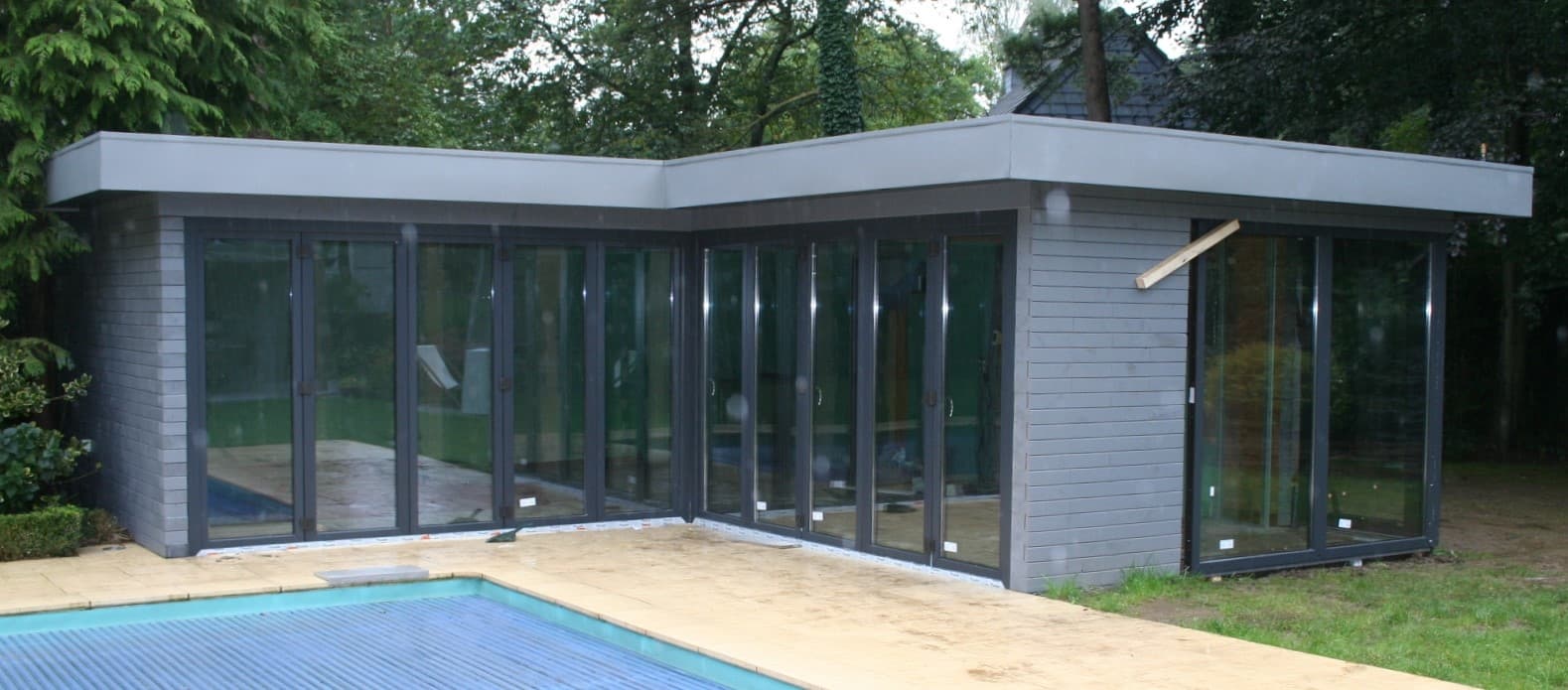 Pool house et piscine en bois massif PBM