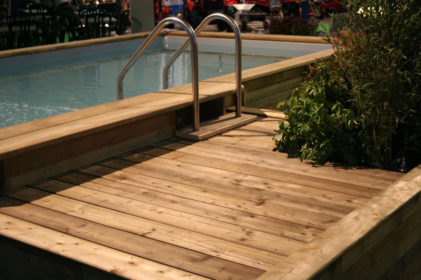 Piscine PBM avec aménagement terrasse bois