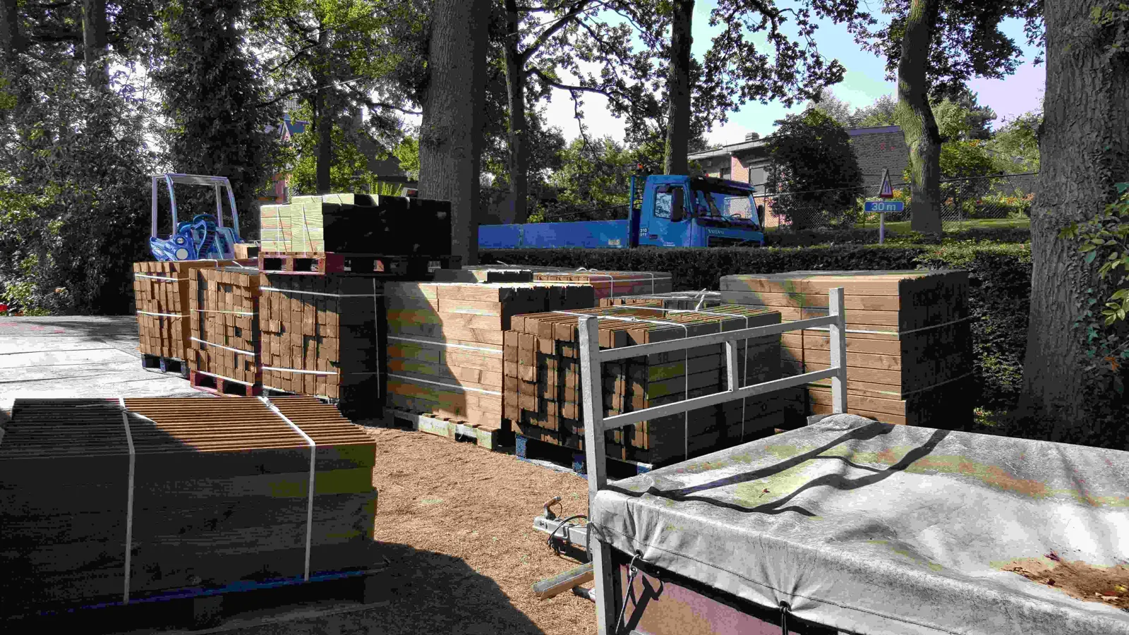 Kit de piscine PBM livré sur palettes sur le chantier