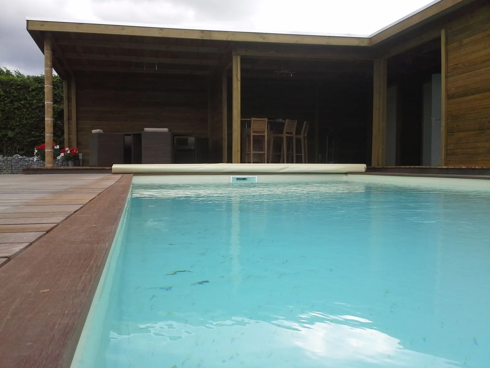 Piscine PBM enterrée au niveau de la terrasse